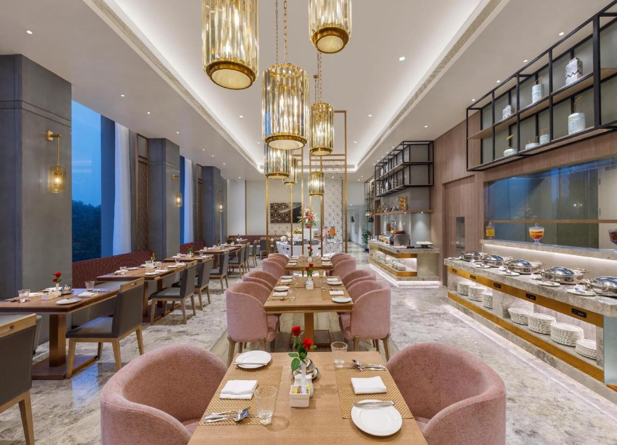 Bellevue Sarovar Premiere Джунагад Екстериор снимка