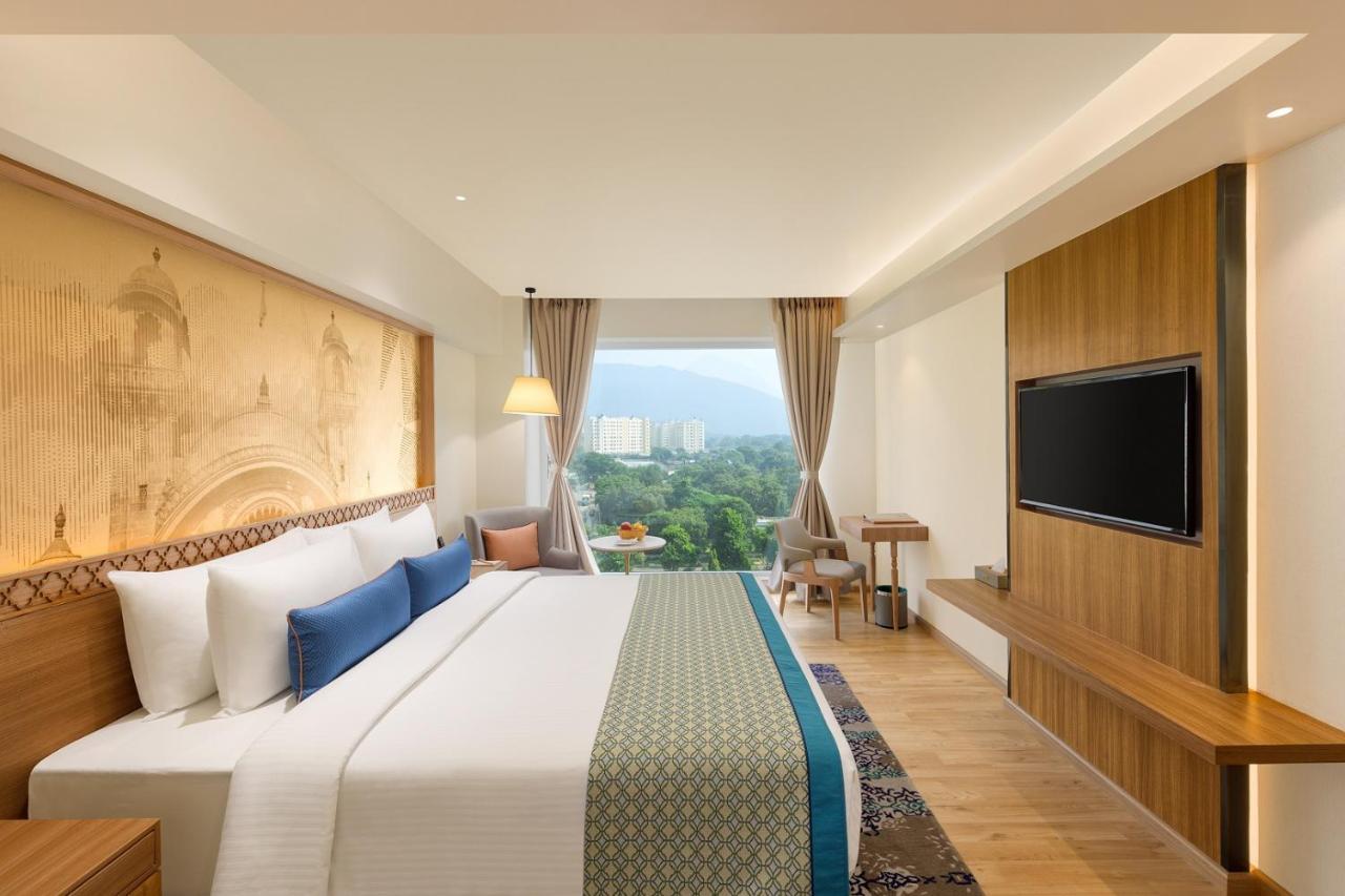 Bellevue Sarovar Premiere Джунагад Екстериор снимка