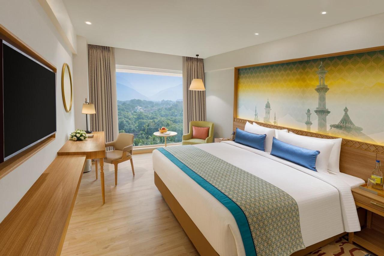 Bellevue Sarovar Premiere Джунагад Екстериор снимка