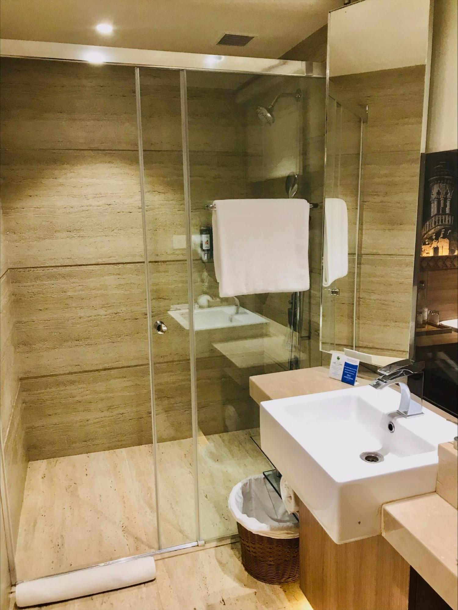 Bellevue Sarovar Premiere Джунагад Екстериор снимка
