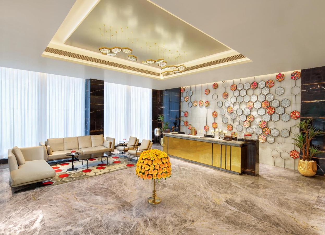 Bellevue Sarovar Premiere Джунагад Екстериор снимка