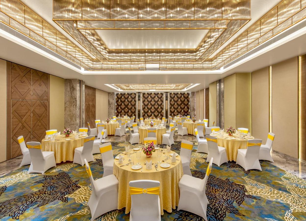 Bellevue Sarovar Premiere Джунагад Екстериор снимка