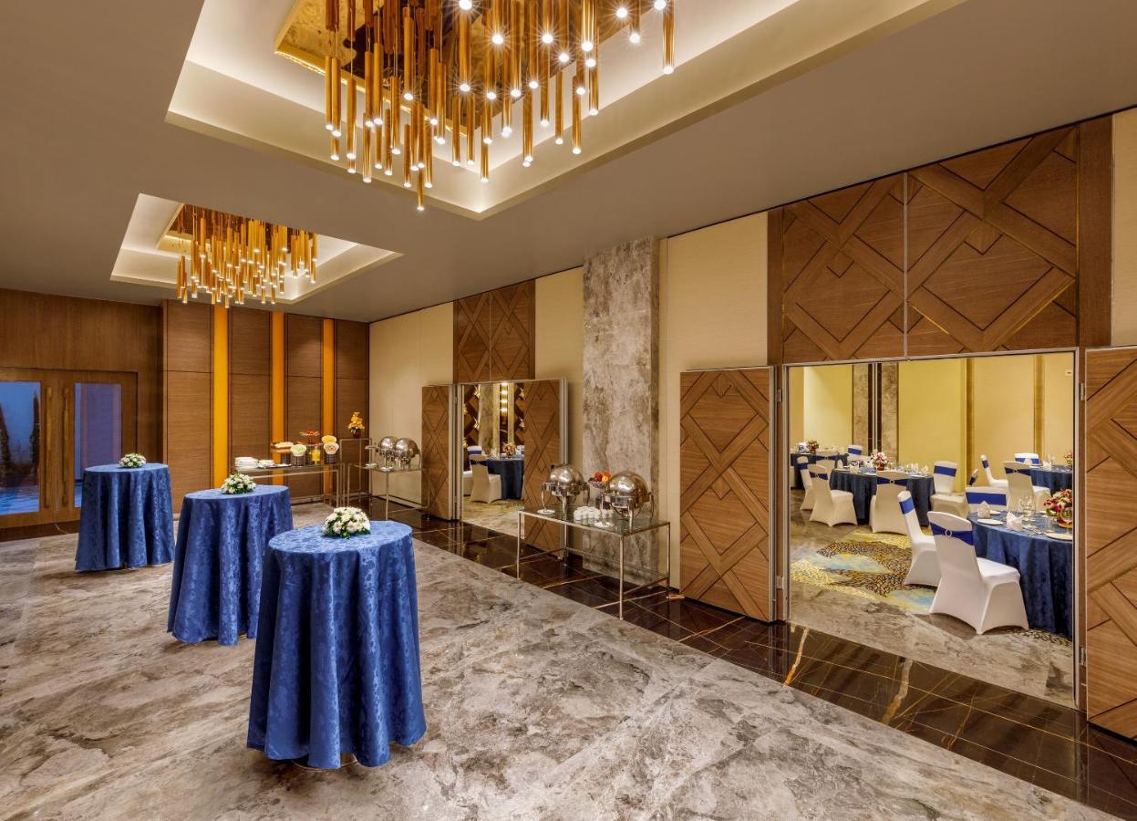 Bellevue Sarovar Premiere Джунагад Екстериор снимка